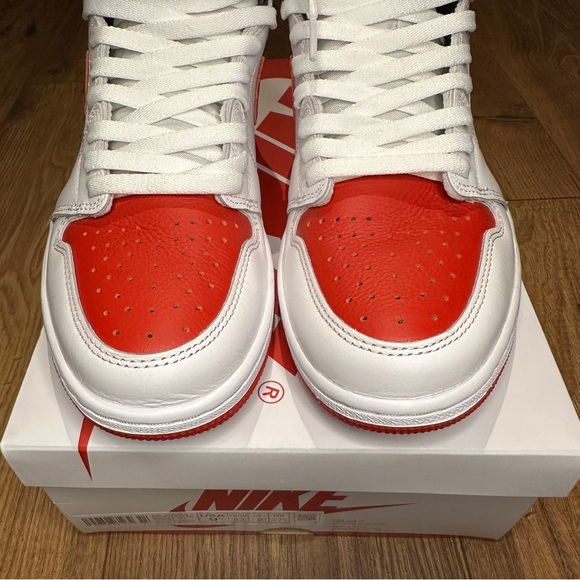 Jordan 1 Retro High OG - Picture 6 of 8